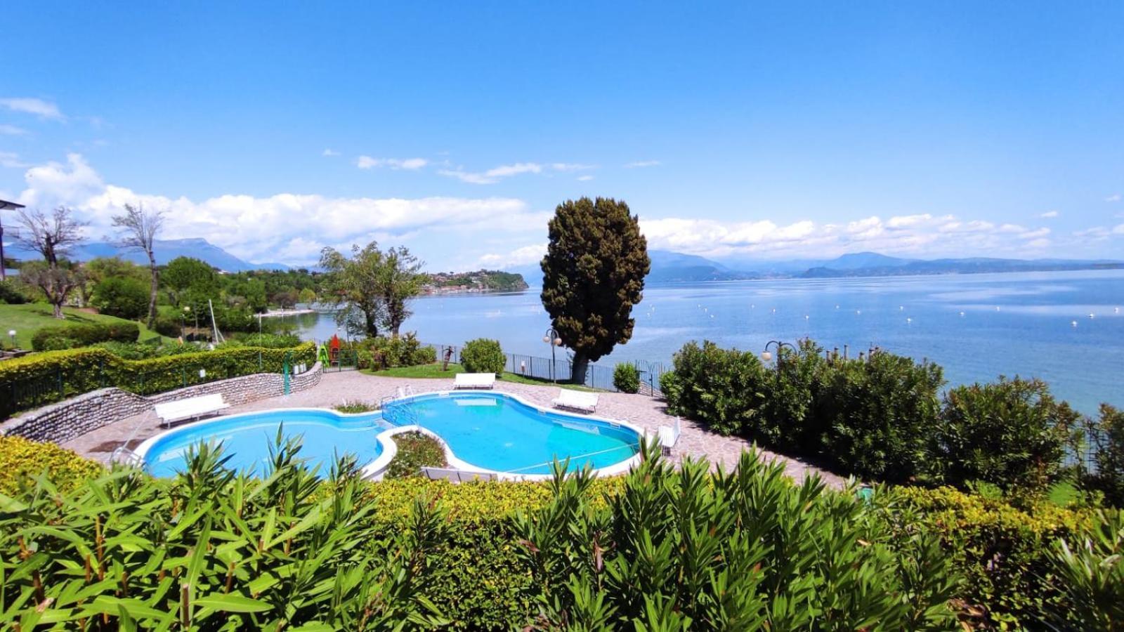 Front Lake Amazing View Manerba del Garda Kültér fotó