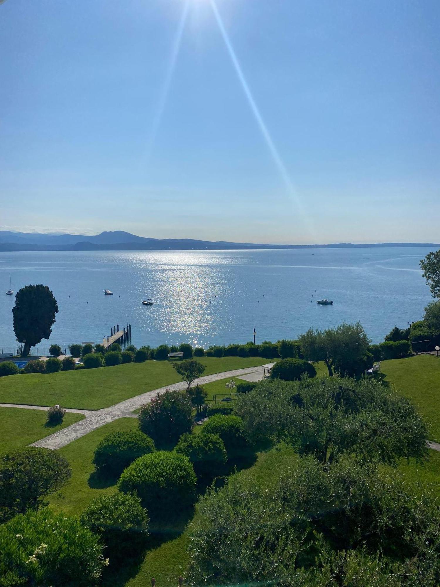 Front Lake Amazing View Manerba del Garda Kültér fotó